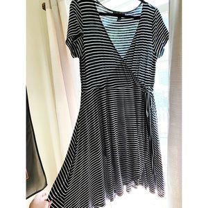 Forever 21 // Faux Wrap Stripped Dress // Black